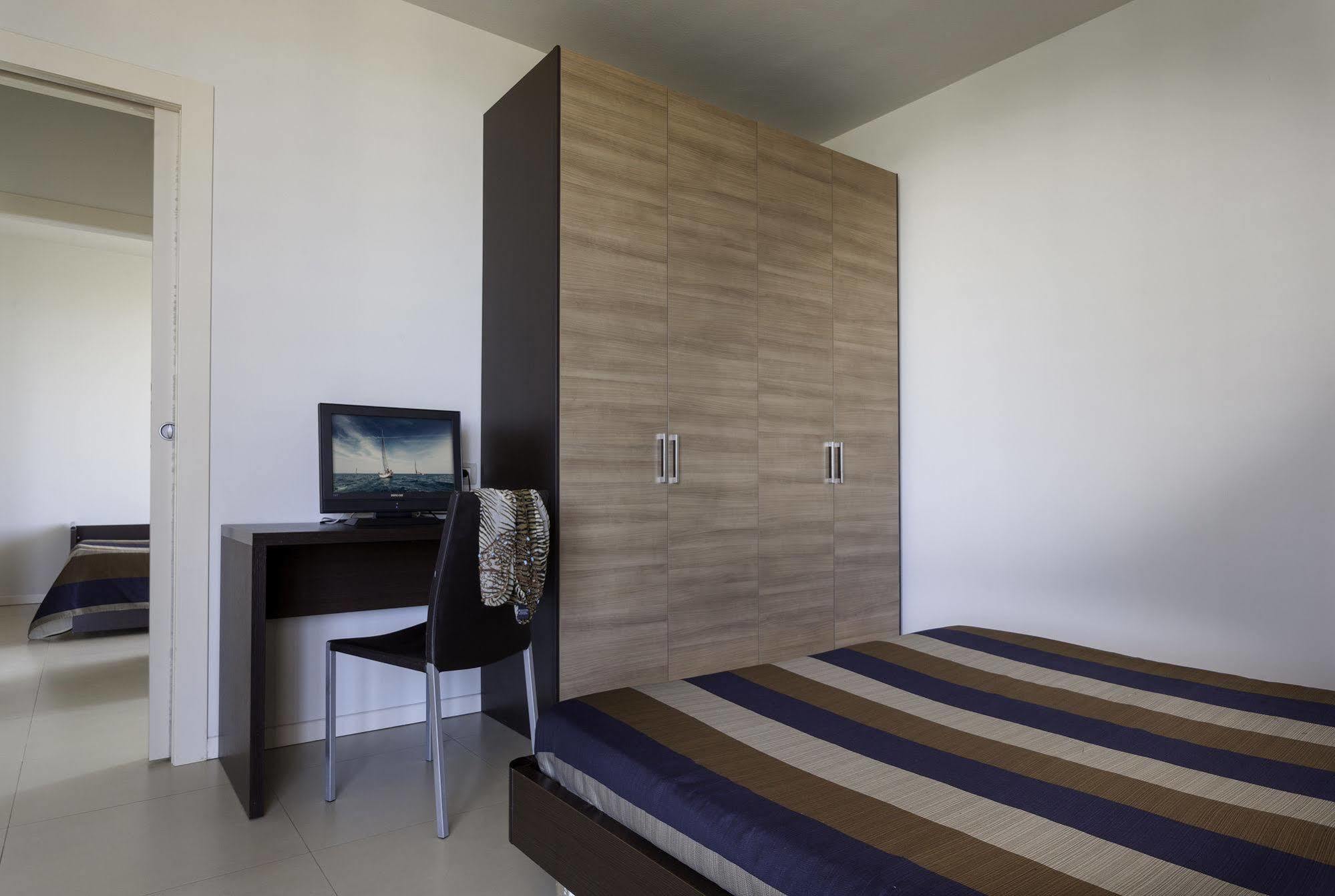 Residence Delfina Rimini Buitenkant foto