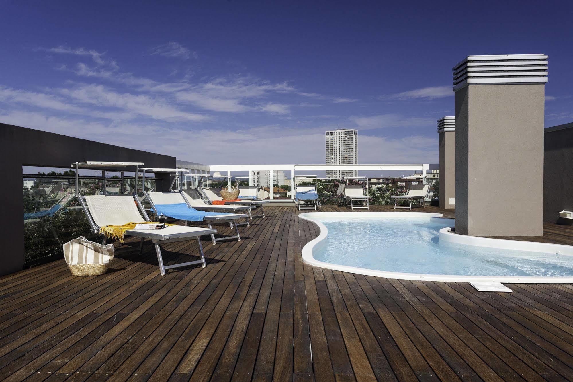 Residence Delfina Rimini Buitenkant foto