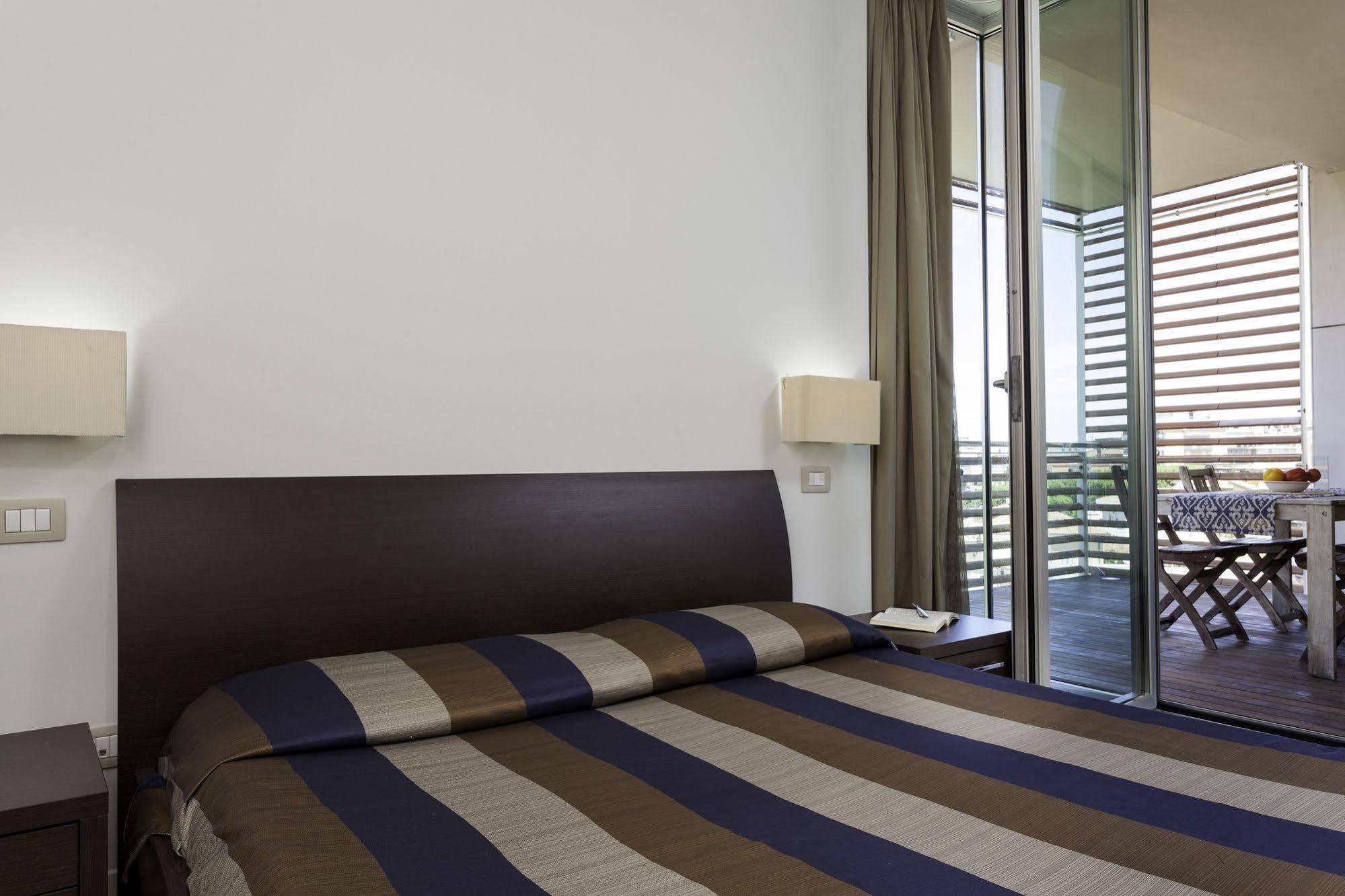 Residence Delfina Rimini Buitenkant foto