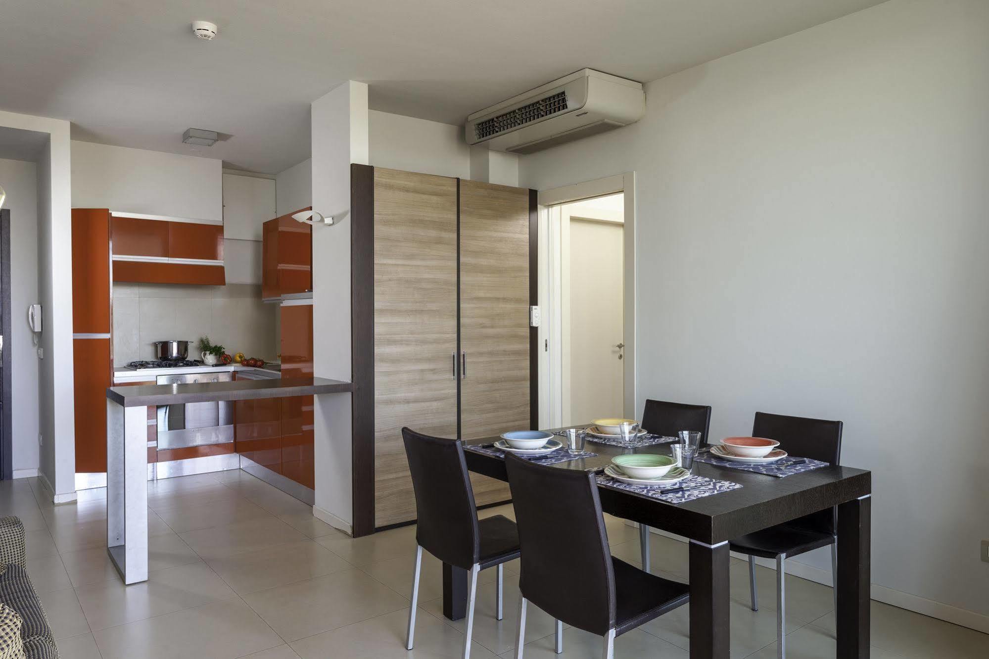 Residence Delfina Rimini Buitenkant foto